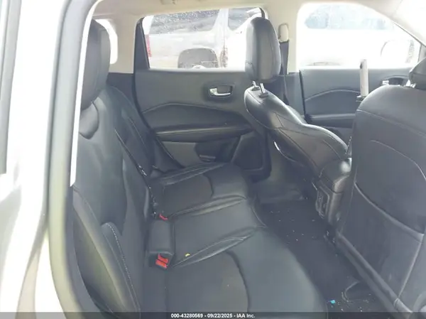 3C4NJCBB0JT227373 2018 JEEP COMPASS - Image 8