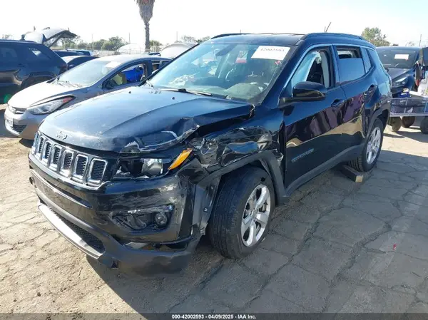 3C4NJCBB0JT233741 2018 JEEP COMPASS - Image 2