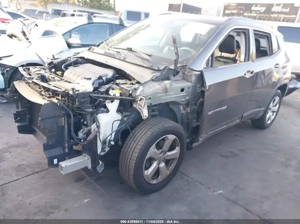 3C4NJCBB0JT266612 2018 JEEP COMPASS - Image 2