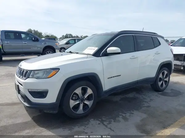 3C4NJCBB0JT271986 2018 JEEP COMPASS - Image 2