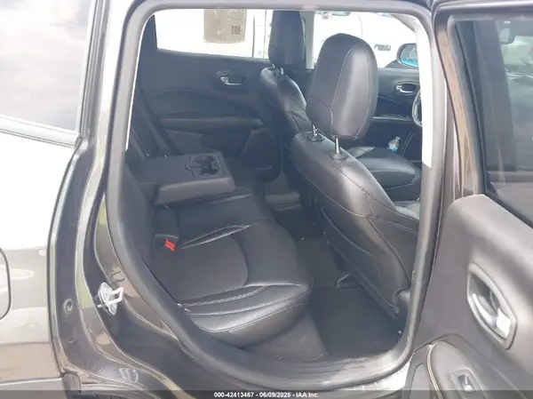 3C4NJCBB0JT272443 2018 JEEP COMPASS - Image 8