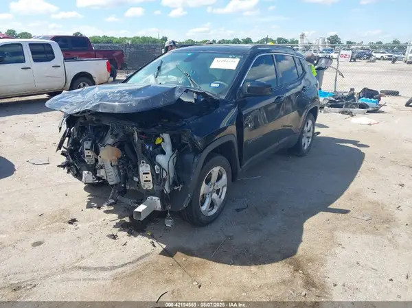 3C4NJCBB0JT272524 2018 JEEP COMPASS - Image 2