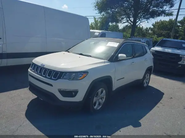 3C4NJCBB0JT300094 2018 JEEP COMPASS - Image 2