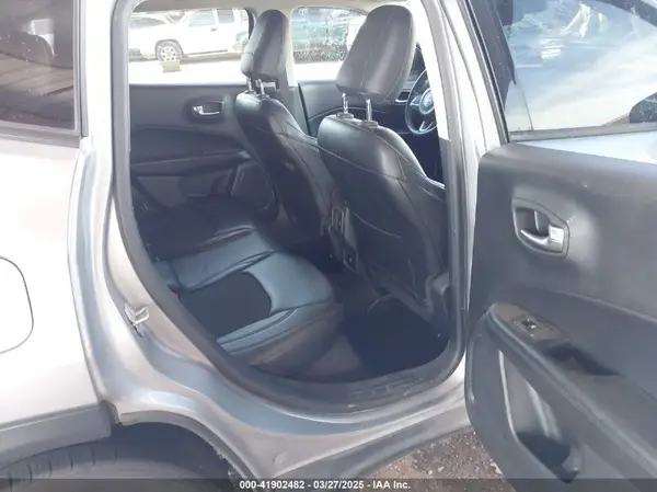 3C4NJCBB0JT300192 2018 JEEP COMPASS - Image 8