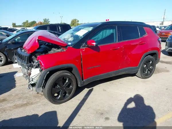 3C4NJCBB0JT304954 2018 JEEP COMPASS - Image 2