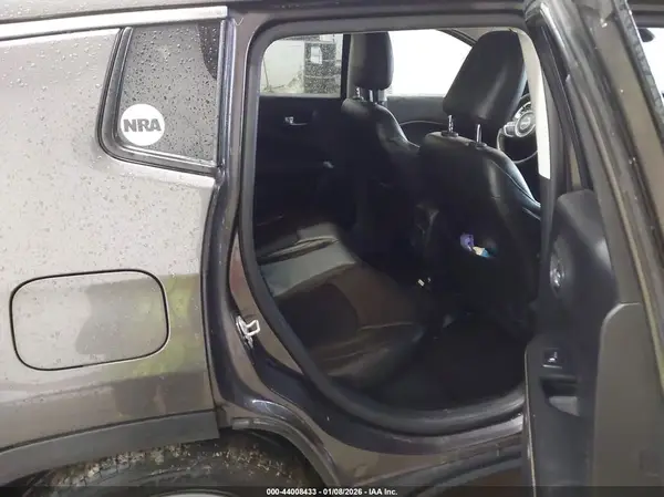 3C4NJCBB0JT309152 2018 JEEP COMPASS - Image 8