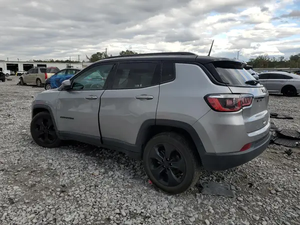 3C4NJCBB0JT322290 2018 JEEP COMPASS - Image 2