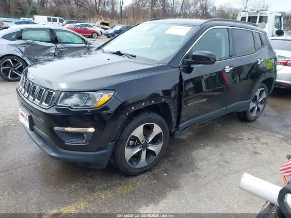 3C4NJCBB0JT335329 2018 JEEP COMPASS - Image 2