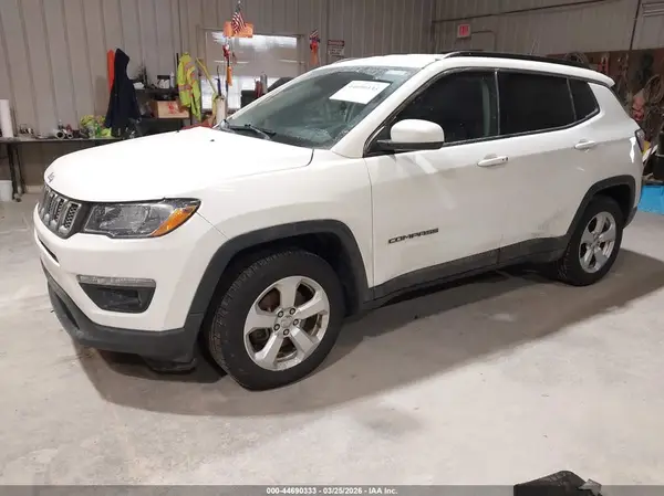 3C4NJCBB0JT356195 2018 JEEP COMPASS - Image 2