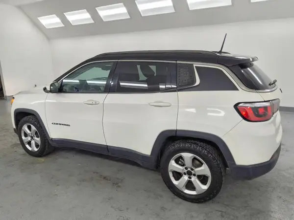 3C4NJCBB0JT368881 2018 JEEP COMPASS - Image 2