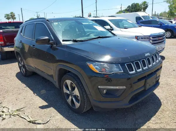 3C4NJCBB0JT374678 2018 JEEP COMPASS - Image 1