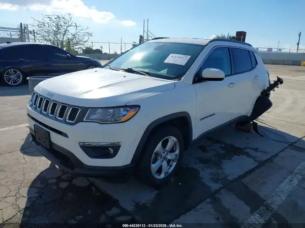 3C4NJCBB0JT376768 2018 JEEP COMPASS - Image 2
