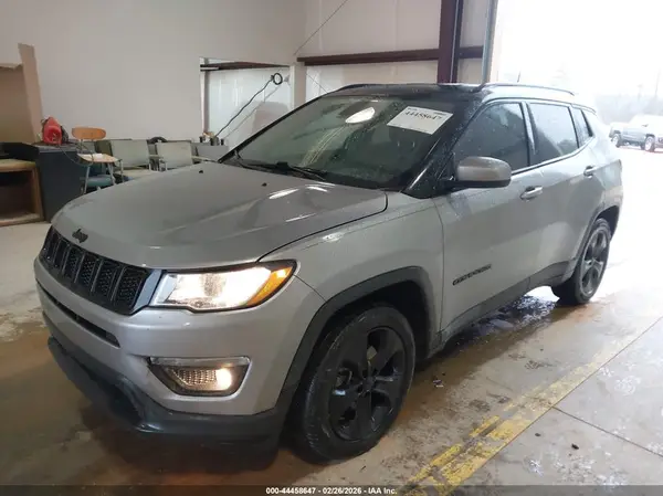 3C4NJCBB0JT407288 2018 JEEP COMPASS - Image 2