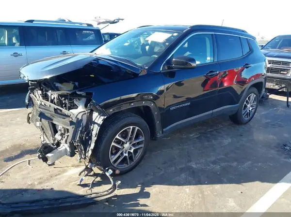 3C4NJCBB0JT420459 2018 JEEP COMPASS - Image 2