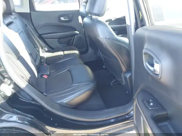 3C4NJCBB0JT420459 2018 JEEP COMPASS - Image 8