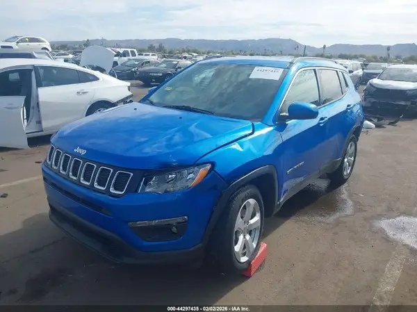 3C4NJCBB0JT461643 2018 JEEP COMPASS - Image 2