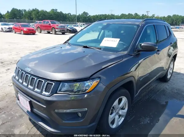 3C4NJCBB0JT465059 2018 JEEP COMPASS - Image 2
