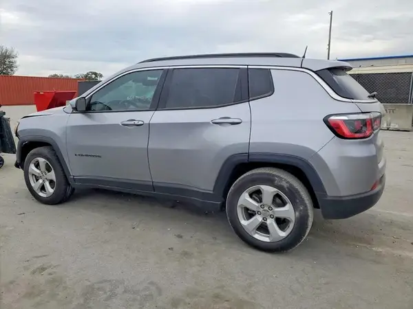 3C4NJCBB0JT469046 2018 JEEP COMPASS - Image 2