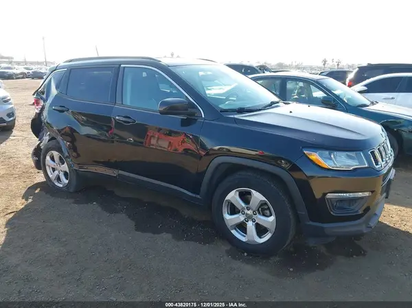 3C4NJCBB0JT469130 2018 JEEP COMPASS - Image 1