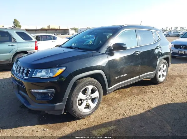 3C4NJCBB0JT469130 2018 JEEP COMPASS - Image 2