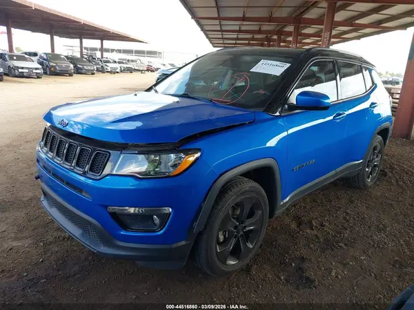 3C4NJCBB0JT471573 2018 JEEP COMPASS - Image 2