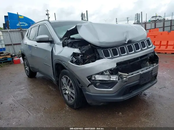 3C4NJCBB0JT494366 2018 JEEP COMPASS - Image 1