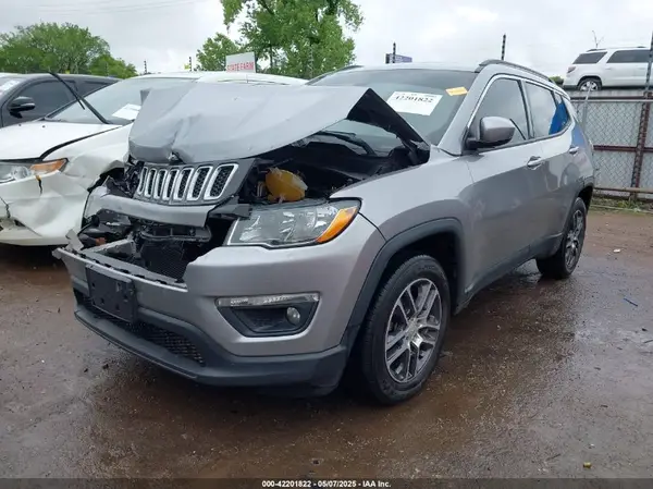 3C4NJCBB0JT494366 2018 JEEP COMPASS - Image 2