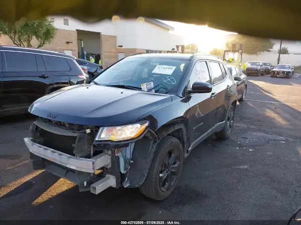 3C4NJCBB0JT502028 2018 JEEP COMPASS - Image 2