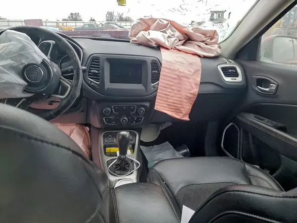 3C4NJCBB0JT502546 2018 JEEP COMPASS - Image 8