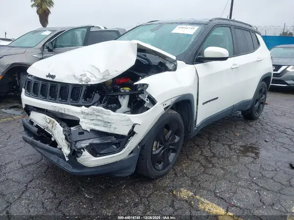 3C4NJCBB0KT613972 2019 JEEP COMPASS - Image 2