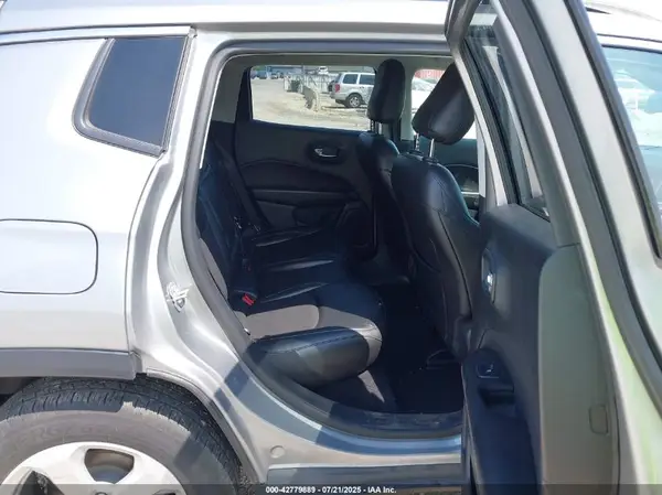 3C4NJCBB0KT637642 2019 JEEP COMPASS - Image 8