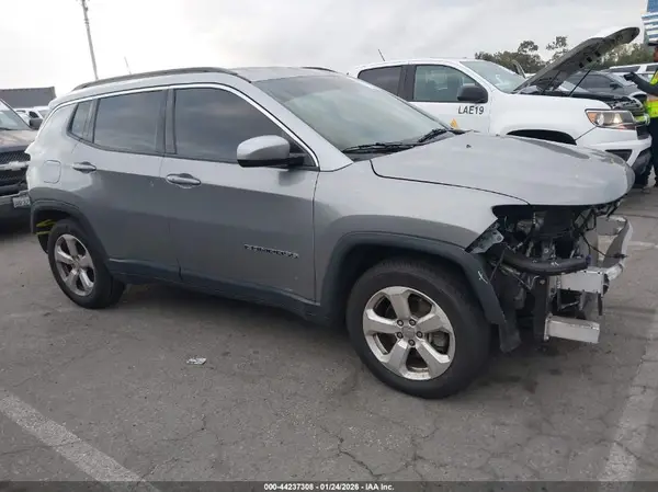3C4NJCBB0KT677008 2019 JEEP COMPASS - Image 1