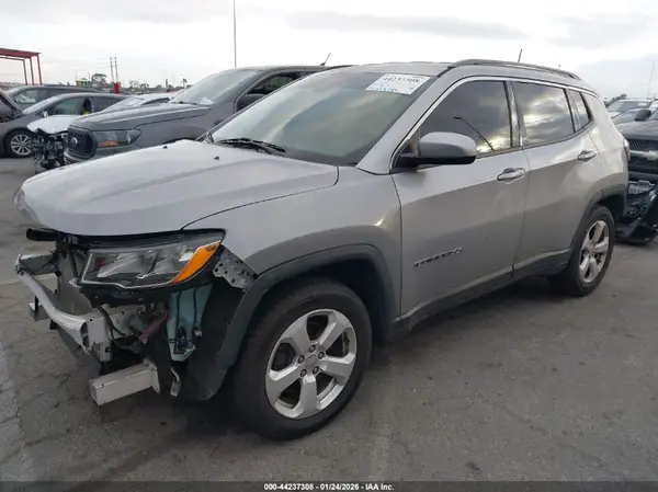3C4NJCBB0KT677008 2019 JEEP COMPASS - Image 2