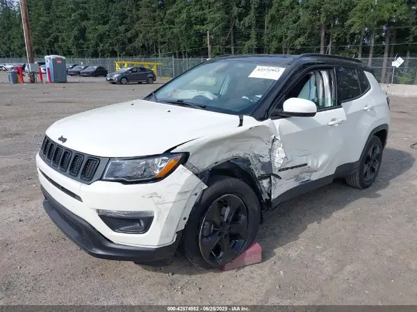 3C4NJCBB0KT677025 2019 JEEP COMPASS - Image 2
