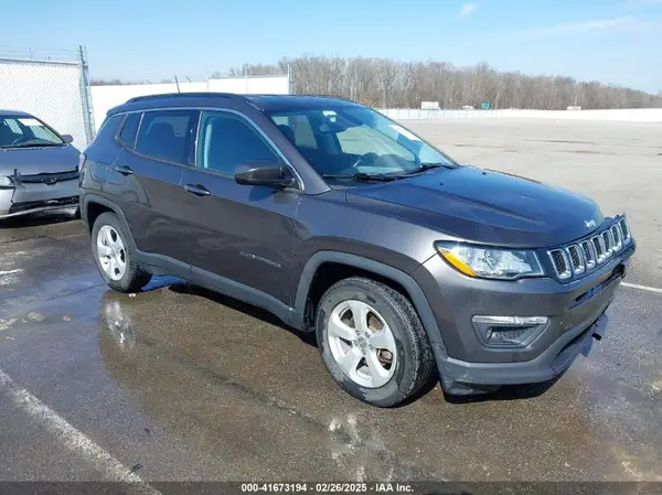 3C4NJCBB0KT677302 2019 JEEP COMPASS - Image 1