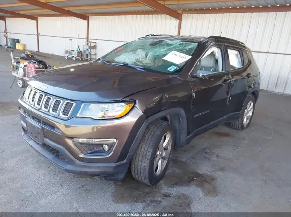 3C4NJCBB1HT658797 2017 JEEP COMPASS - Image 2