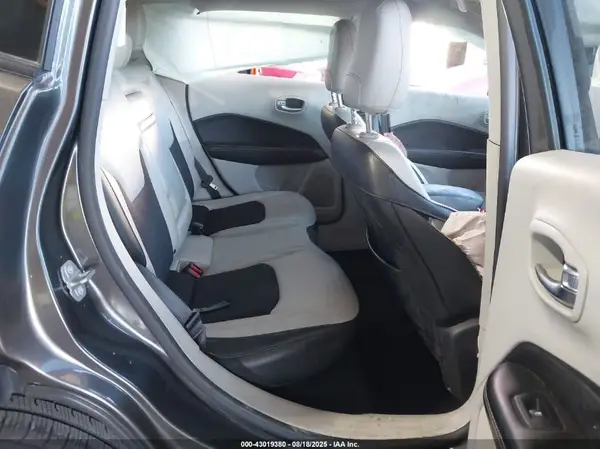 3C4NJCBB1HT658797 2017 JEEP COMPASS - Image 8