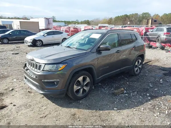 3C4NJCBB1JT102396 2018 JEEP COMPASS - Image 2