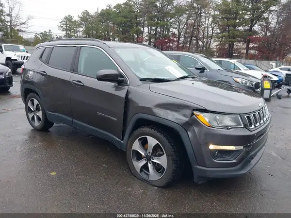 3C4NJCBB1JT105718 2018 JEEP COMPASS - Image 1