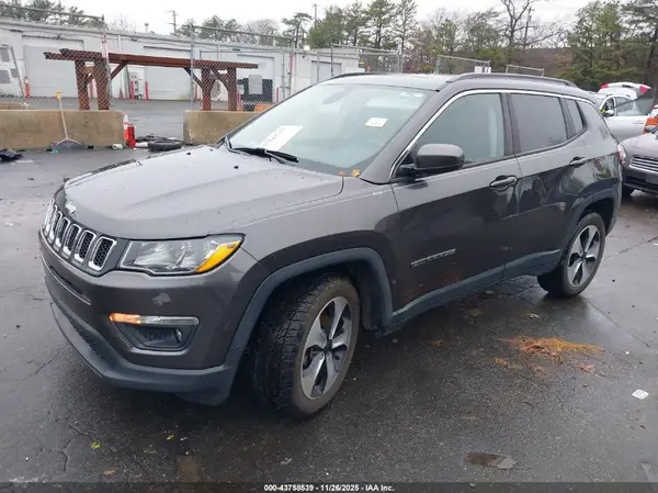 3C4NJCBB1JT105718 2018 JEEP COMPASS - Image 2