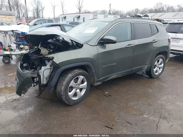 3C4NJCBB1JT124706 2018 JEEP COMPASS - Image 2
