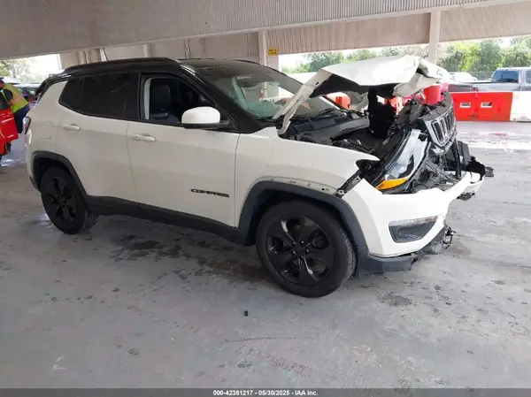 3C4NJCBB1JT125077 2018 JEEP COMPASS - Image 1