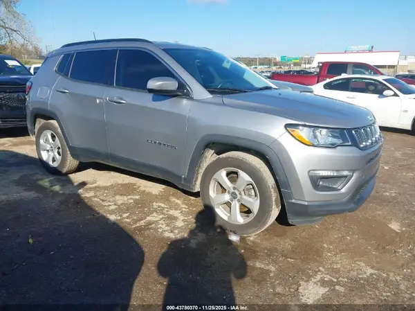 3C4NJCBB1JT155969 2018 JEEP COMPASS - Image 1