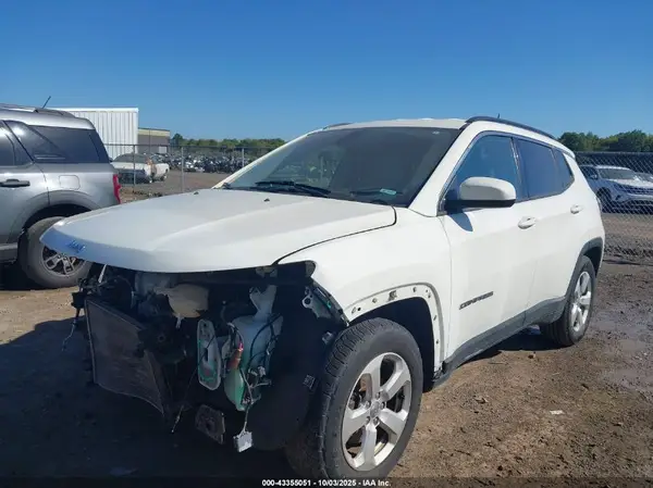 3C4NJCBB1JT181732 2018 JEEP COMPASS - Image 2