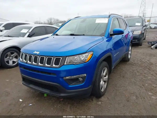 3C4NJCBB1JT193833 2018 JEEP COMPASS - Image 2