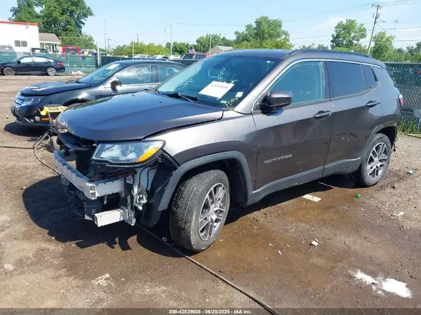 3C4NJCBB1JT204782 2018 JEEP COMPASS - Image 2