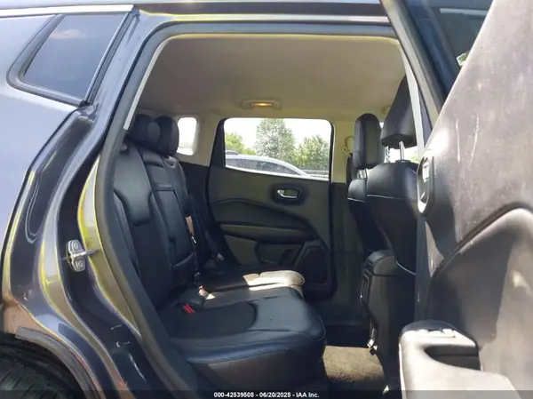 3C4NJCBB1JT204782 2018 JEEP COMPASS - Image 8