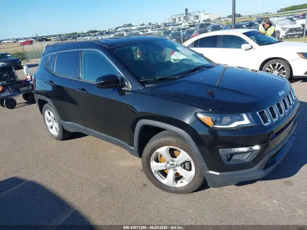 3C4NJCBB1JT304638 2018 JEEP COMPASS - Image 1