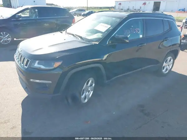 3C4NJCBB1JT304638 2018 JEEP COMPASS - Image 2