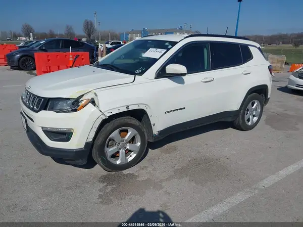 3C4NJCBB1JT374625 2018 JEEP COMPASS - Image 2